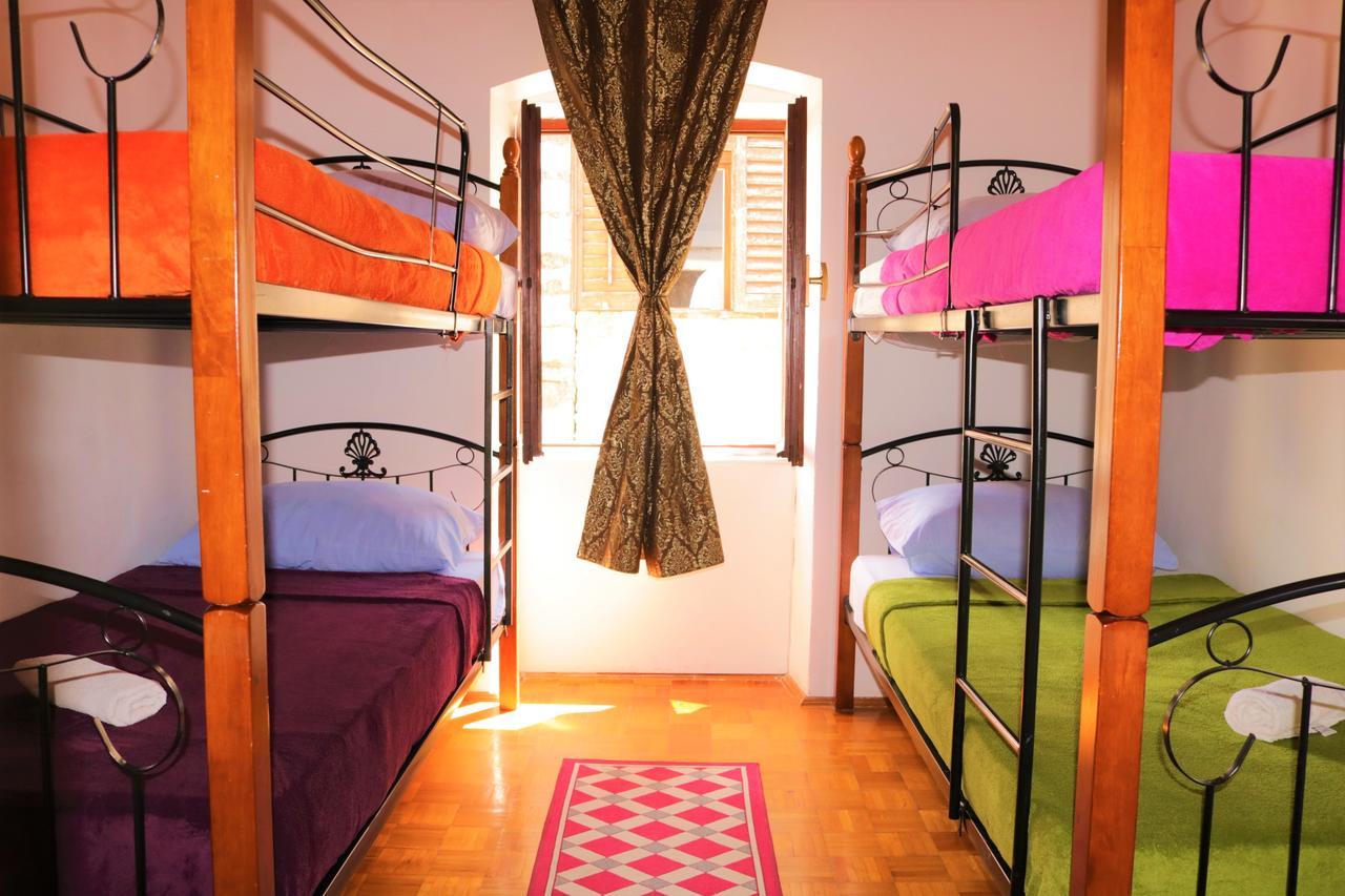 Hostel Alma 2 โปเรช ภายนอก รูปภาพ