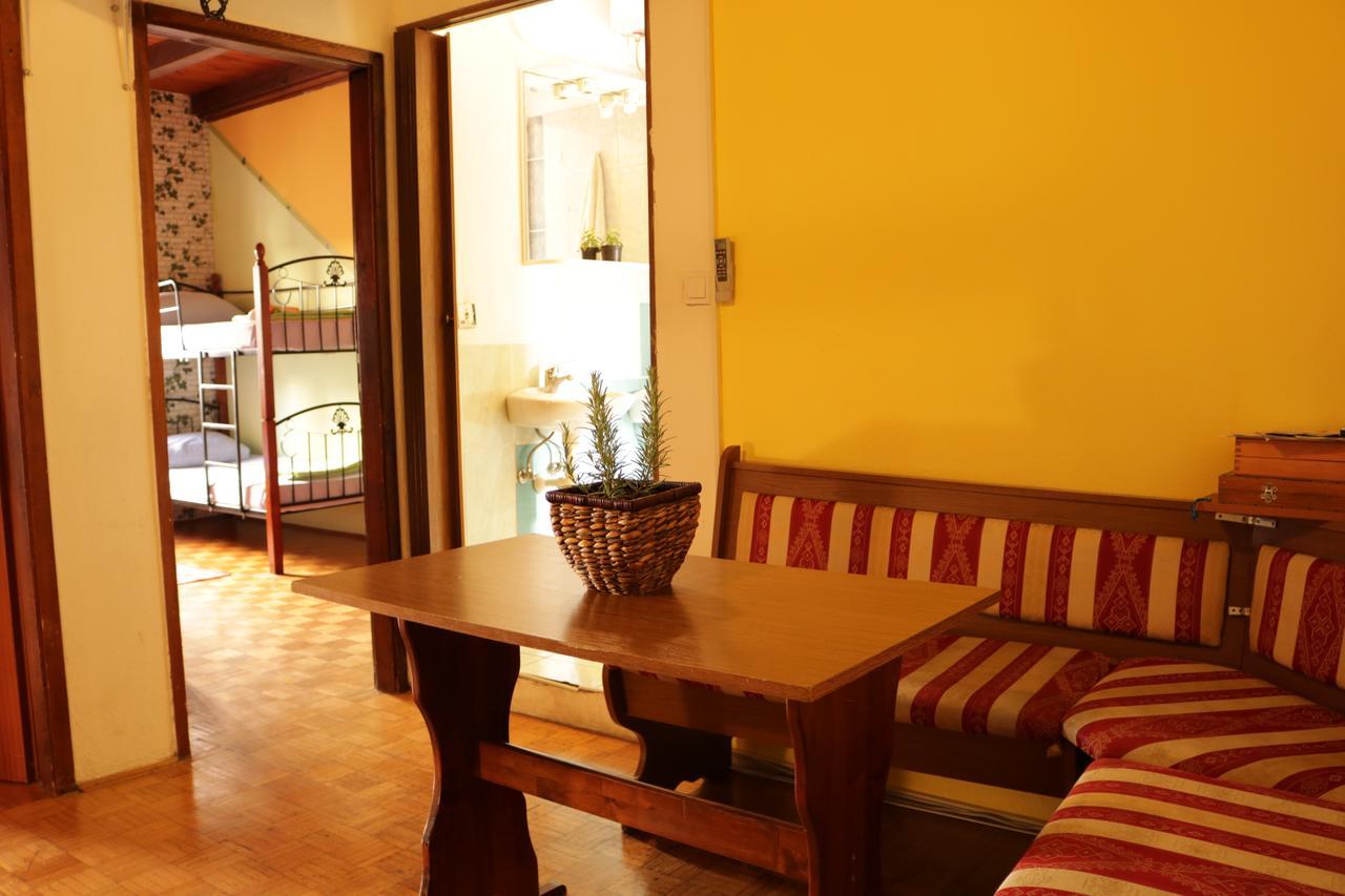 Hostel Alma 2 โปเรช ภายนอก รูปภาพ